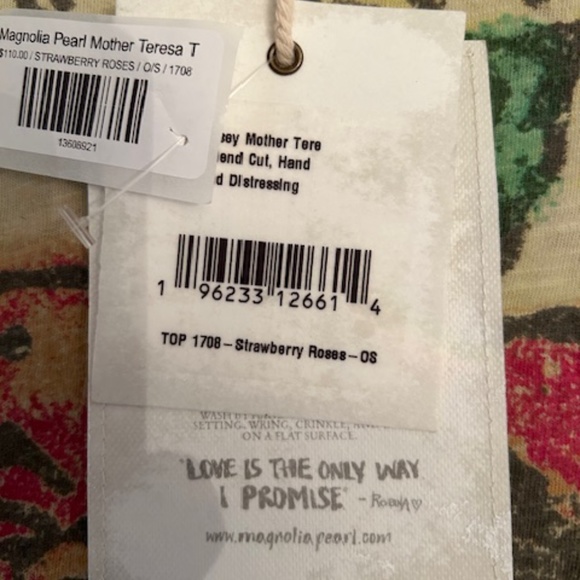 Magnolia Pearl Graphic Heart Top - Picture 9 of 9